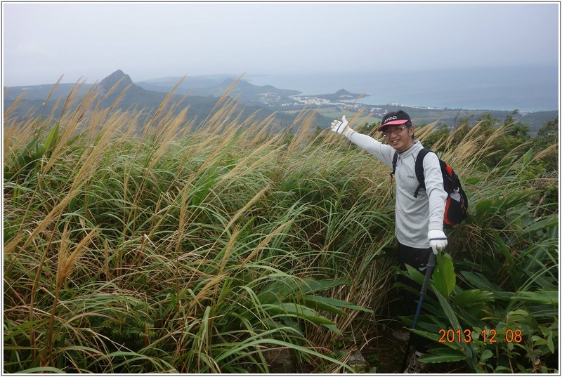 2013-12-08 10-24-15山頂看大尖石山及墾丁鵝覽鼻海岸.jpg